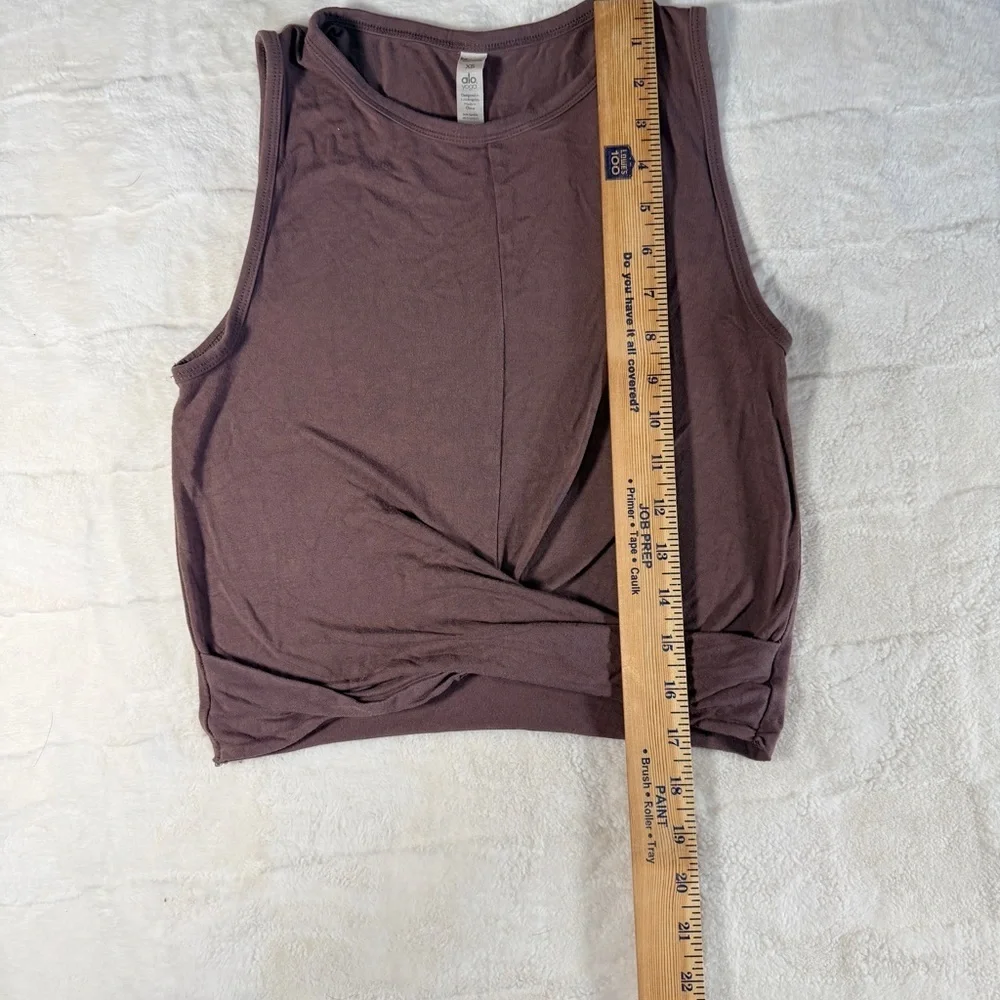 ALO Women's Clover Tank Sleeveless Twist Front Top - Woodrose